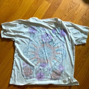 I’m selling this cute top that fits all size it is but it comes size small!
